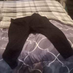 Maternity black 3/4 length capris